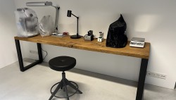 Kundenprojekt-Tischplatte-Eiche-rustikal-aus-einem-Stück-gewachsen